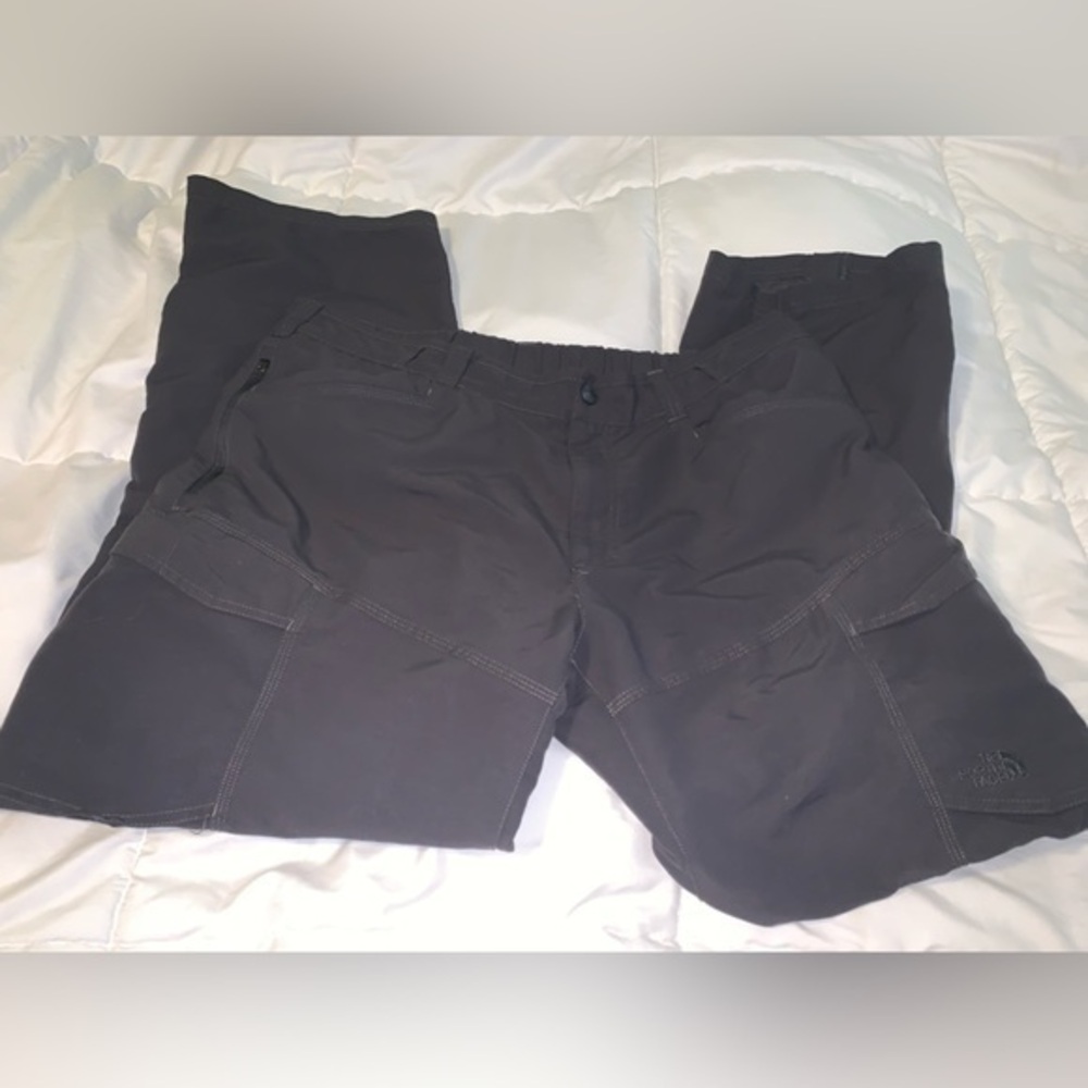 The North Face men’s convertible pants— XL